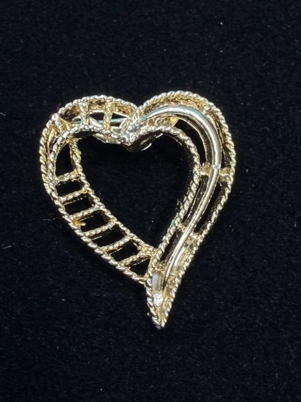 Vintage Heart Gerry's Signed Gold Tone Brooch Pin 1.25"